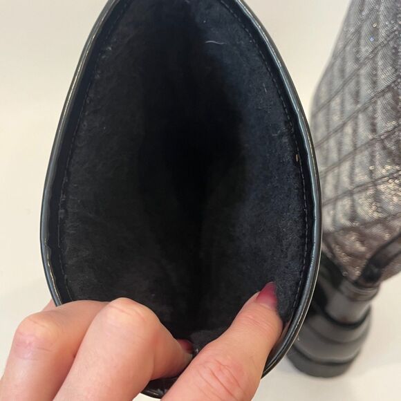 Stuart Weitzman 40/9.5 Quilted Metallic Rain Boots Black Faux Fur Lined - Picture 6 of 13